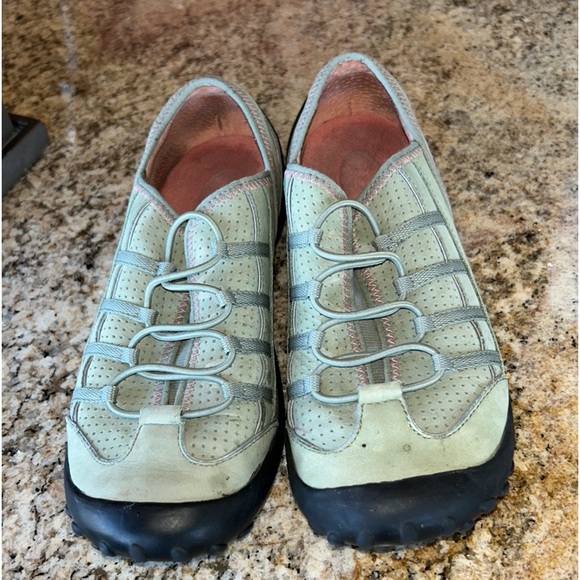 Women’s winter shoes size 6, leather upper and rubber soles.Very good condition. - Picture 3 of 6